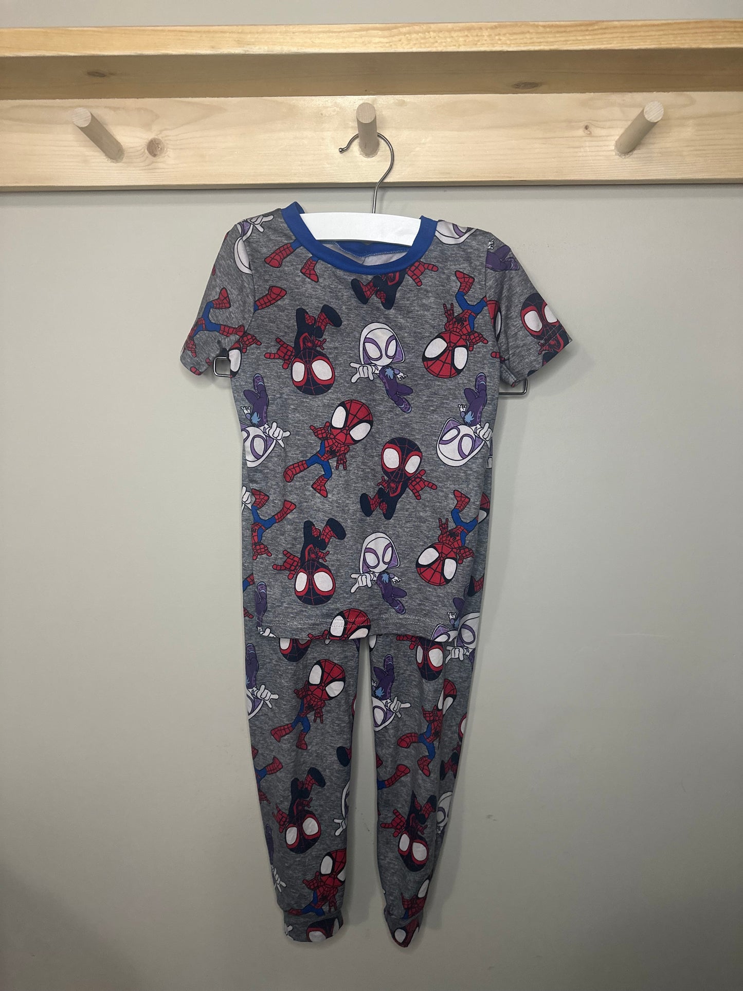 Characters | Spider-man | 4T