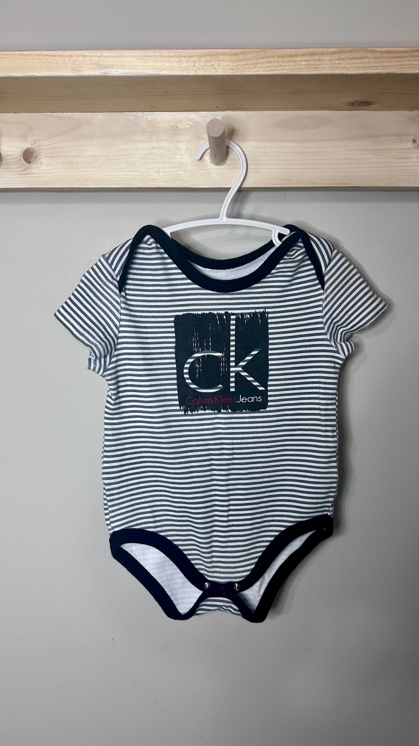 Calvin Klein| 18 M