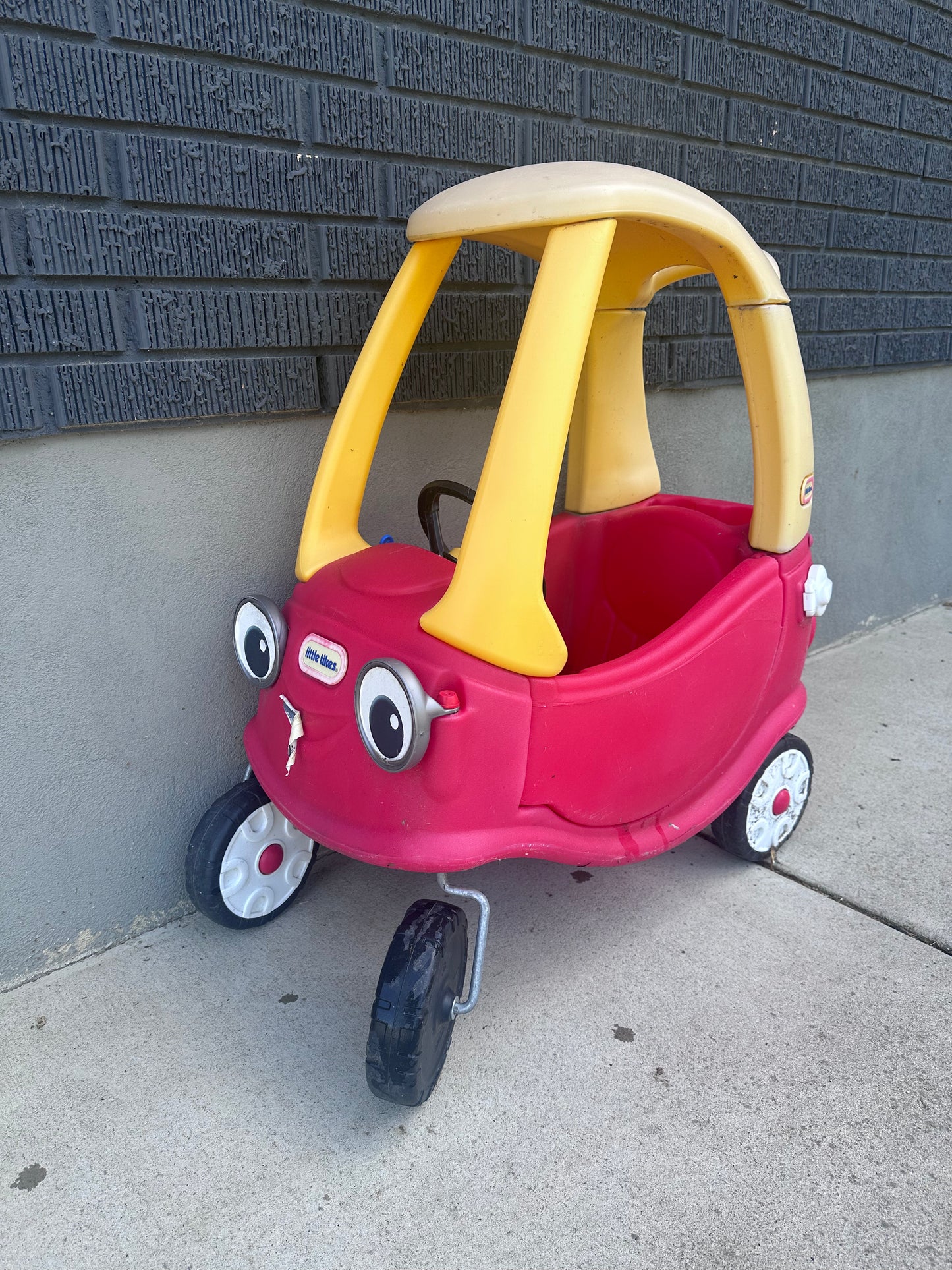 Little Tikes Ride in Car
